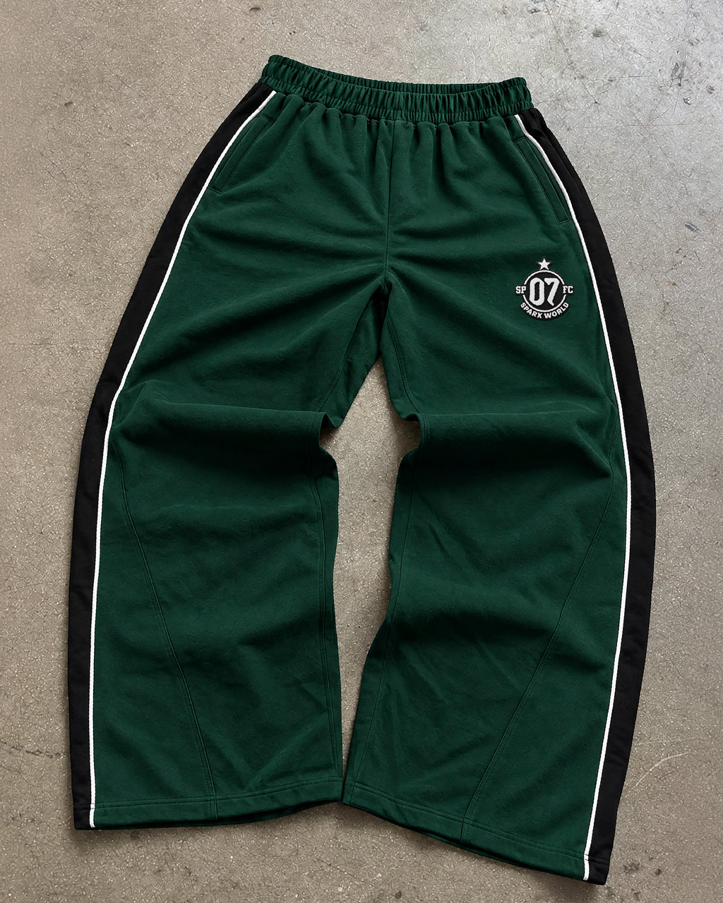 GREEN BAGGY SWEATPANTS