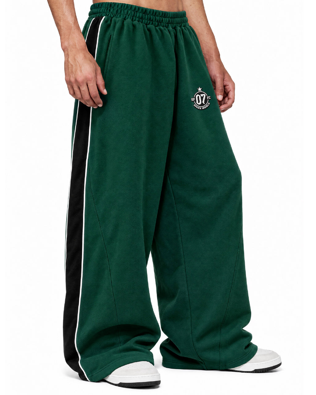 GREEN BAGGY SWEATPANTS
